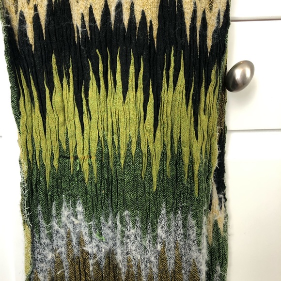 20% OFF🌟Tolani Weeds Scarf in Green/Black - Picture 7 of 13